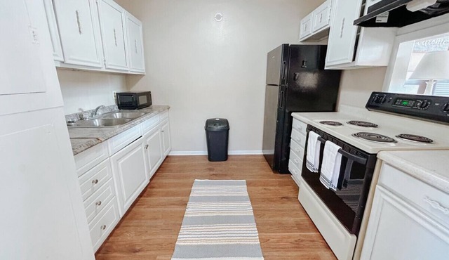 Workforce Gem Minutes to Downtown and Beach