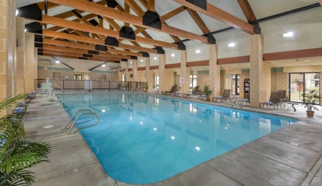 Yellowstone | Comfortable Nature Retreat | Pool + Nature | 2BR Queen