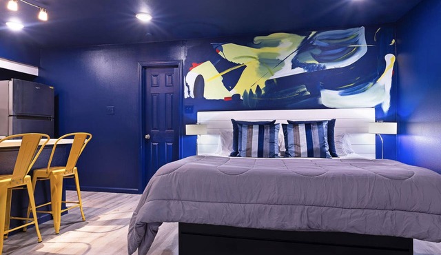 Your Montrose Studios! Sleeps 24/12BR/12BA/12PA