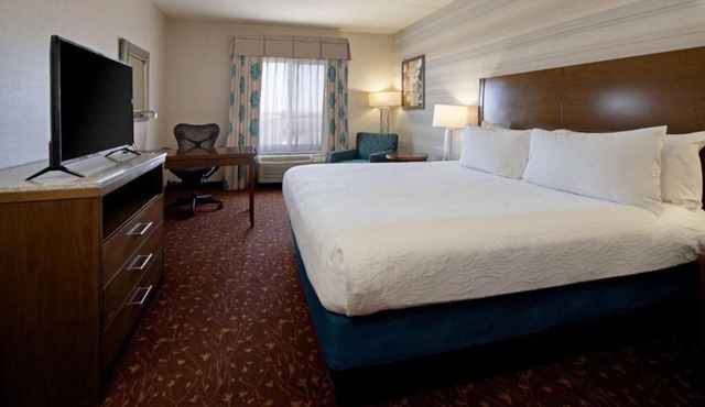 Your Passport to Relaxation! 2 Relaxing Units, Indoor Pool, Pets Allowed!