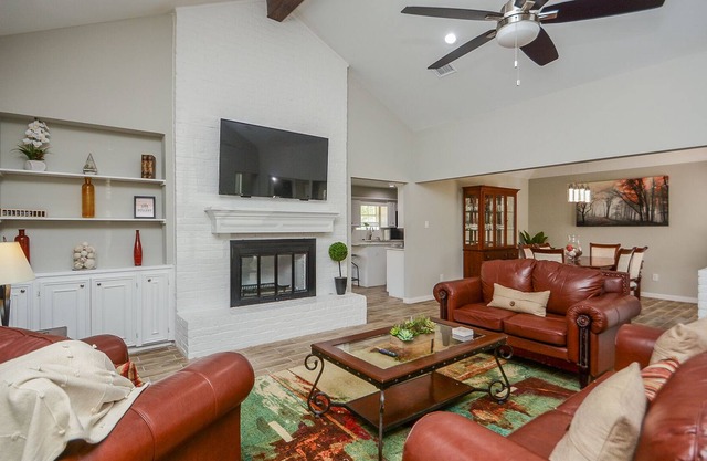 Chic & Serene Home in Lake Conroe w/Pool Table