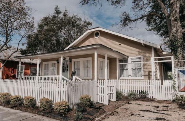 Entire Home Downtown - 2 BR 2 Bath