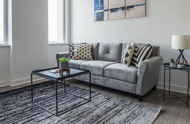 Frontdesk | Updated 1BR Apt near Sprint Center