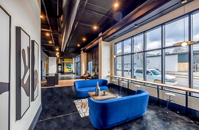 Muse | third-floor downtown condo with high-speed WiFi & central AC