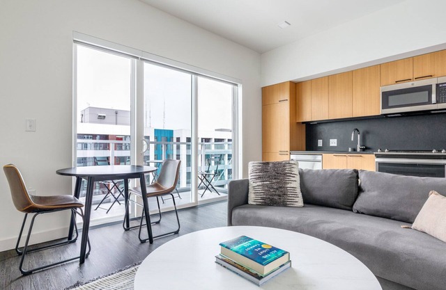 Sunny Capitol Hill 1BR w/W/D, Rooftop, Lounge, near park, by Blueground
