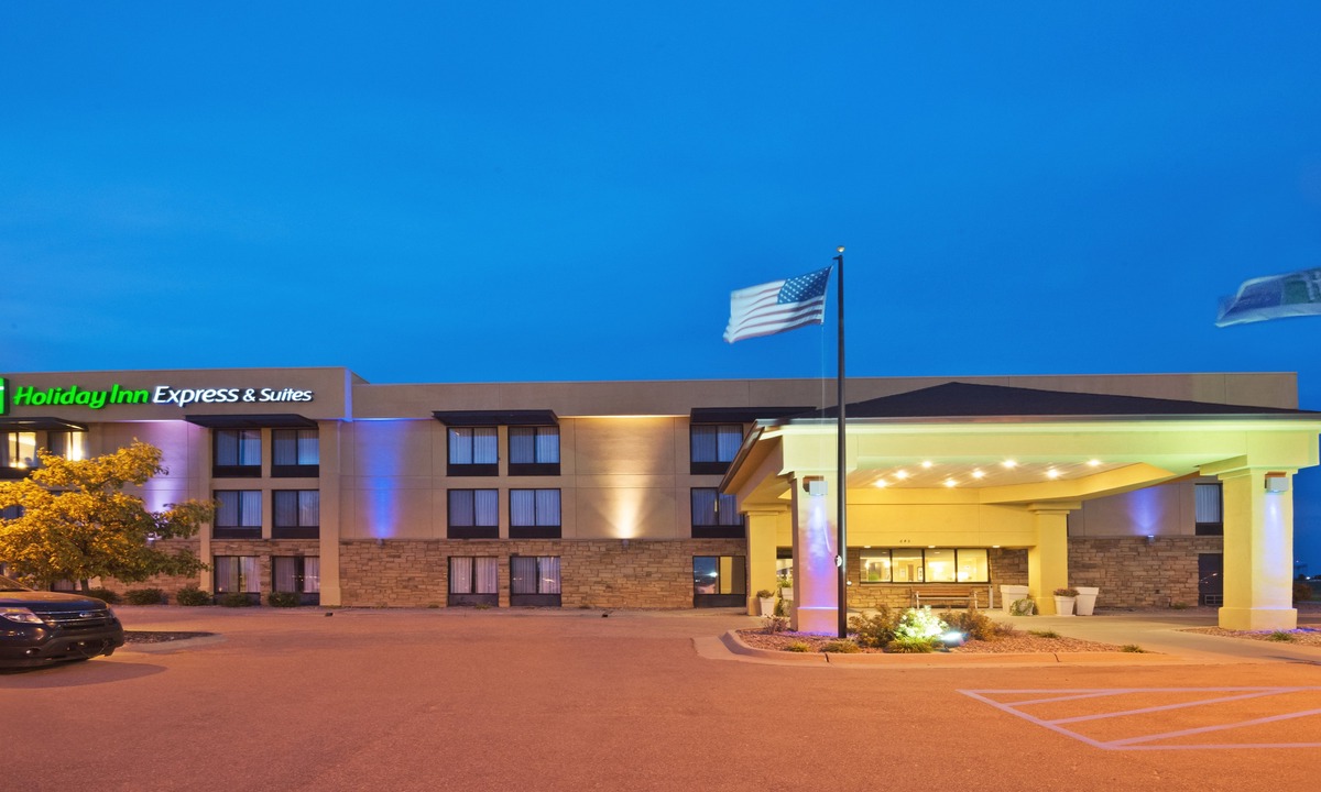 Colby Hotel | Holiday Inn Express Hotel & Suites Colby, an Ihg Hotel