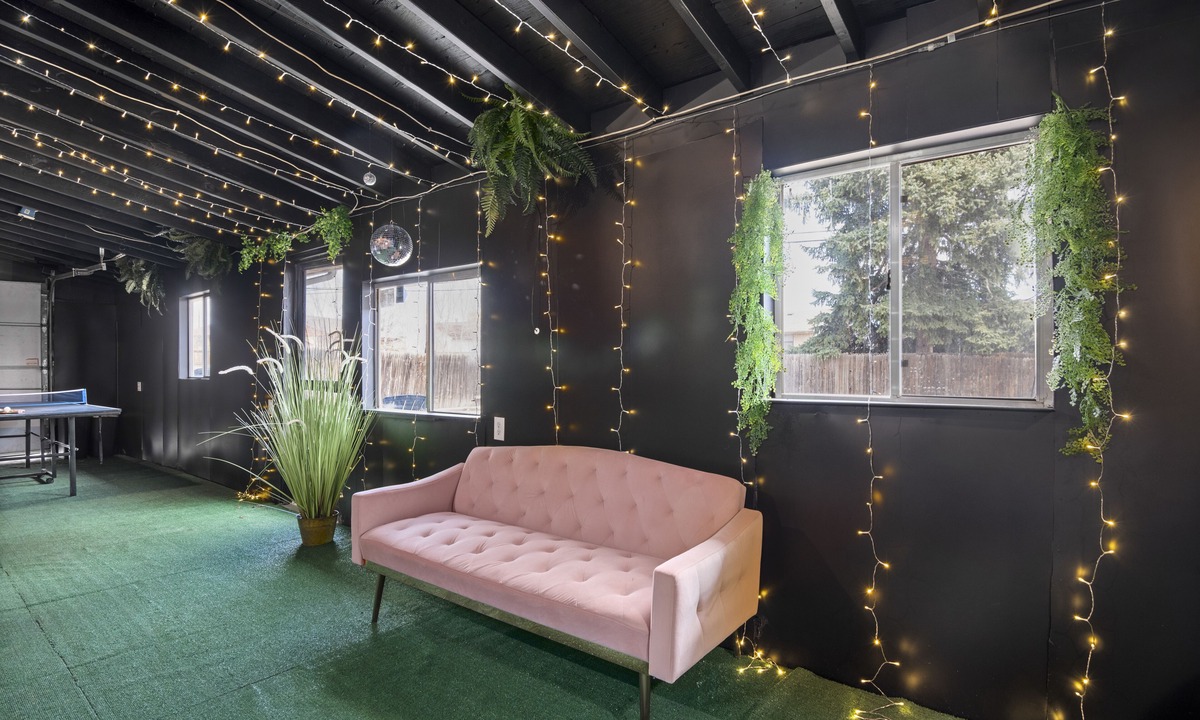 Dupont House | The Flamingo Inn, Denver - Pet Friendly Retro Home
