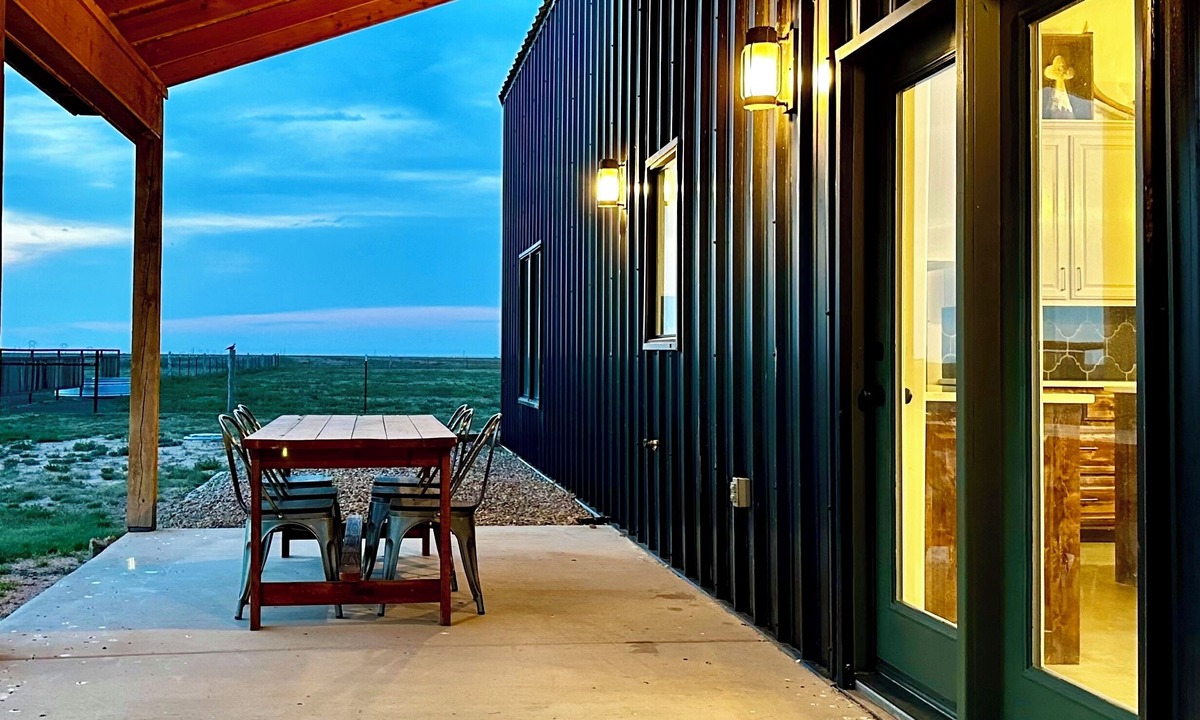 Dawn House | Modern Ranch Retreat, 4bedroom/2.5 baths, horse barn, turnouts & arena
