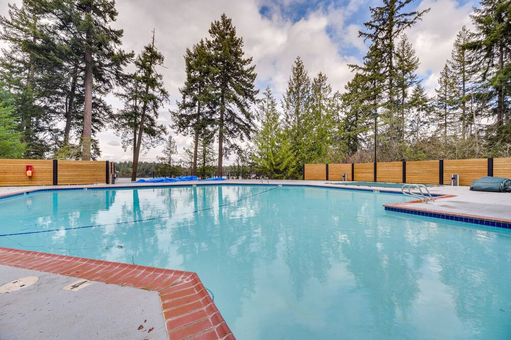 McKenna House | Incredible Home w/ Hot Tub, Bar & Clear Lake View!