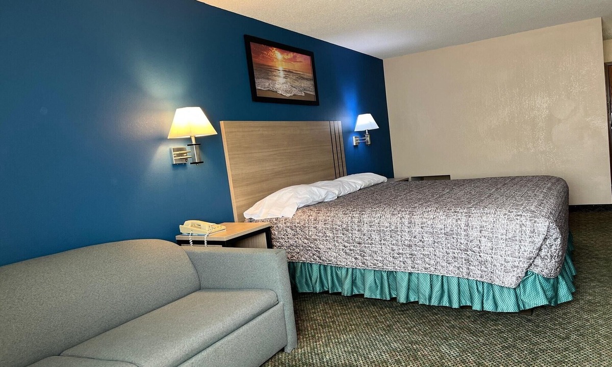 Marysville Apartment | King Bed with Sofa Bed Non-Smoking