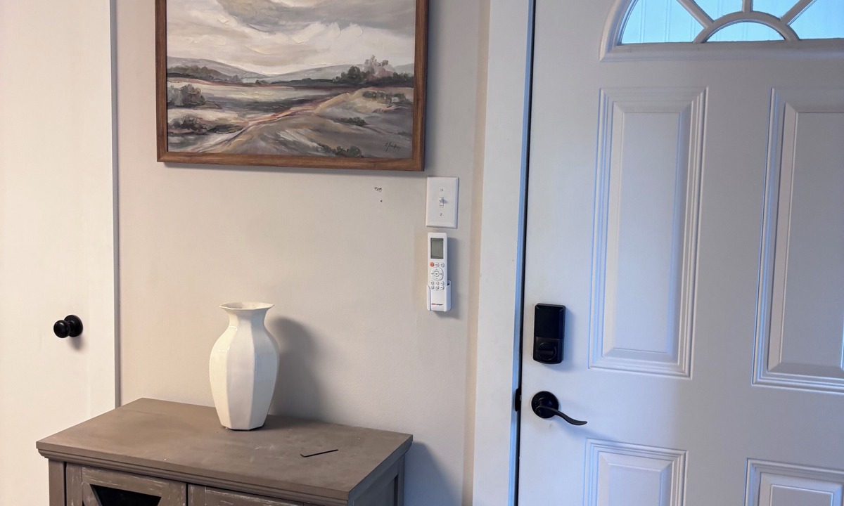 Ballinger Apartment | 1/1 Cozy upstairs studio apartment -pet friendly