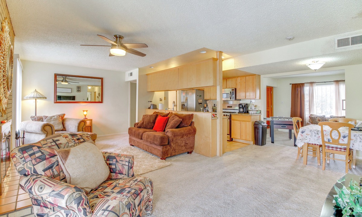 Taylor Ranch House | 7 Mi to Old Town ABQ: Quiet Pet-Friendly Escape!