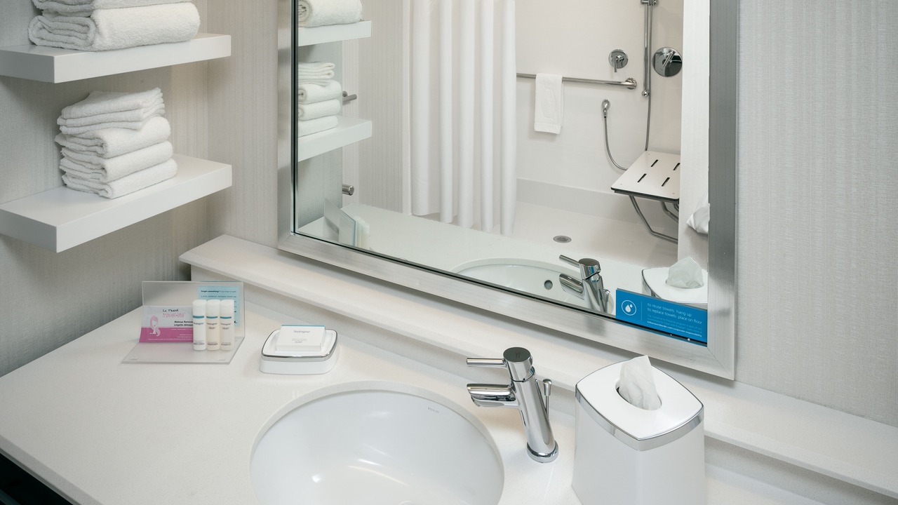 Photo of Bathroom in Maple Leaf