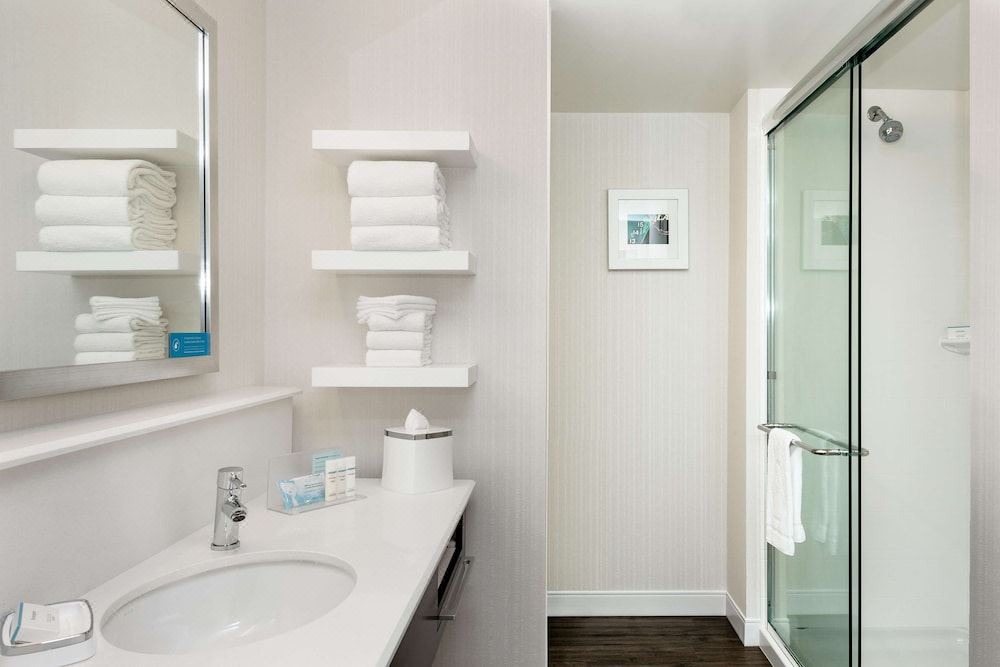 Photo of Bathroom in Maple Leaf