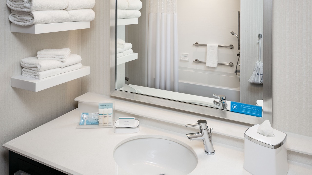Photo of Bathroom in Maple Leaf