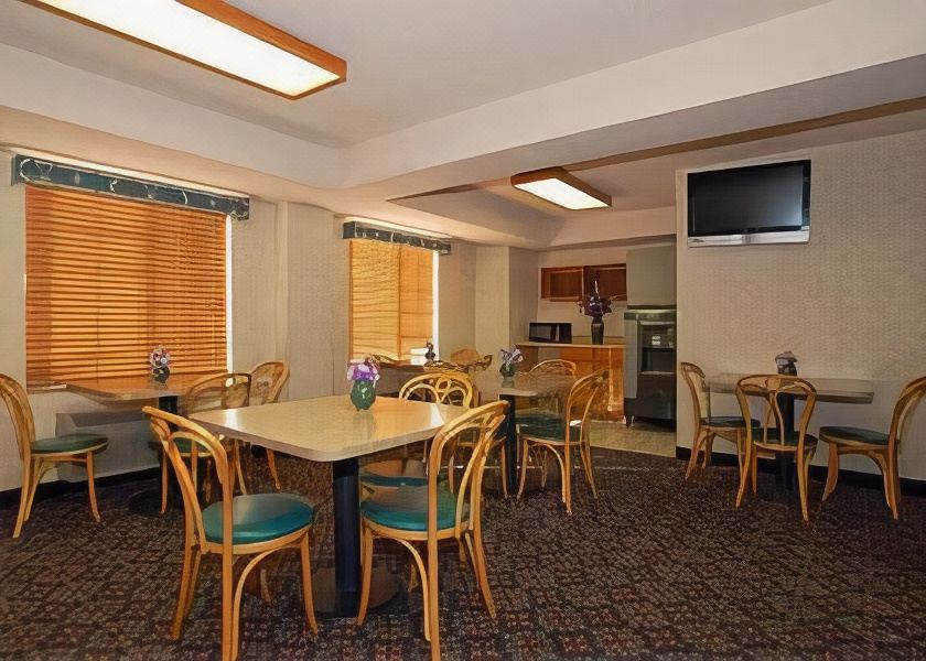 Photo of Livingroom in Victory Hills
