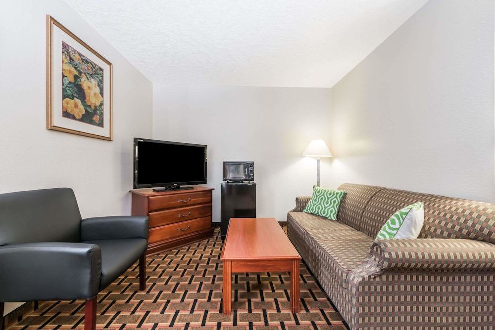 Photo of Livingroom in Duncan