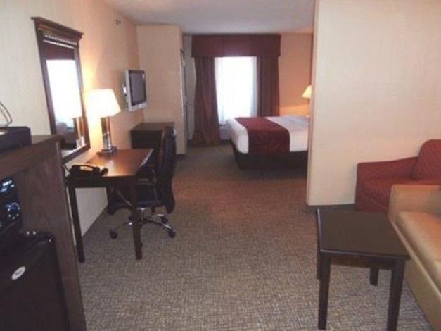 Photo of Livingroom in I-435 West KC-KS