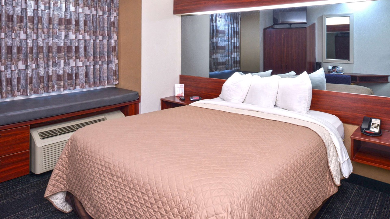 Photo of Bedroom in Maryville