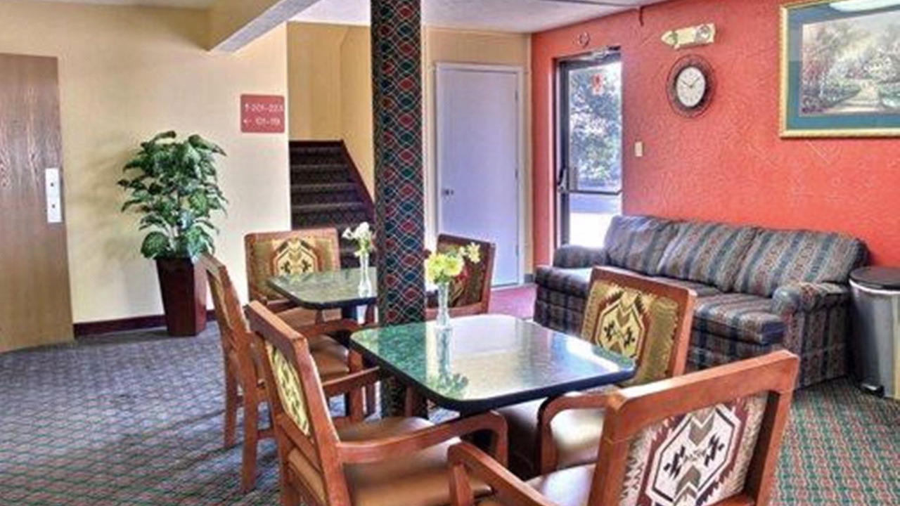 Photo of Livingroom in Lansing
