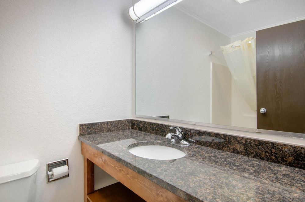 Photo of Bathroom in Russell