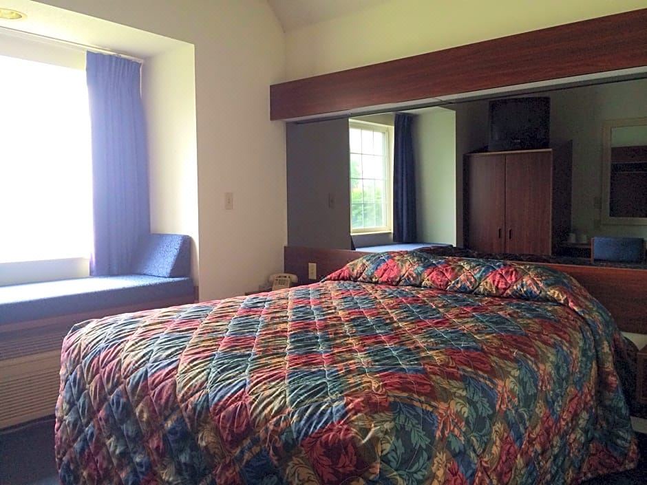 Photo of Bedroom in Maryville