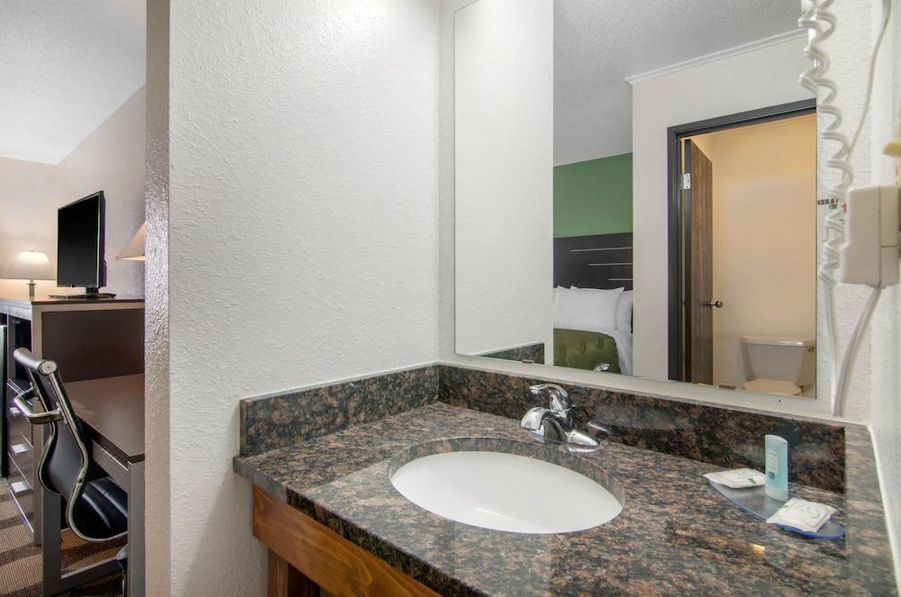Photo of Bathroom in Russell