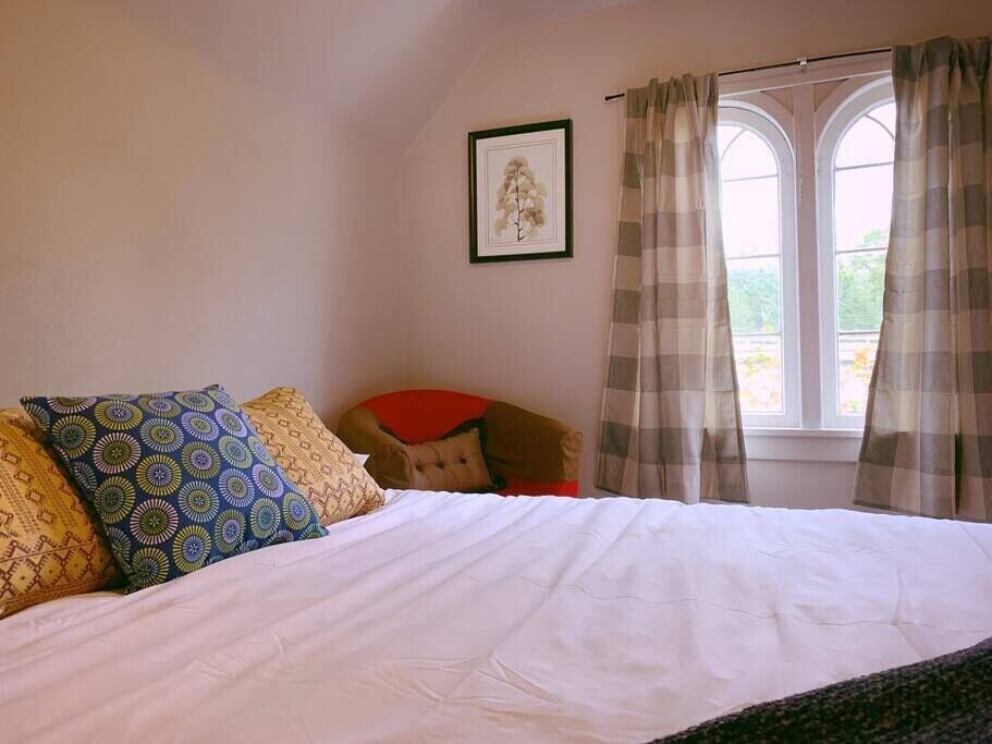 Photo of Bedroom in Eastlake