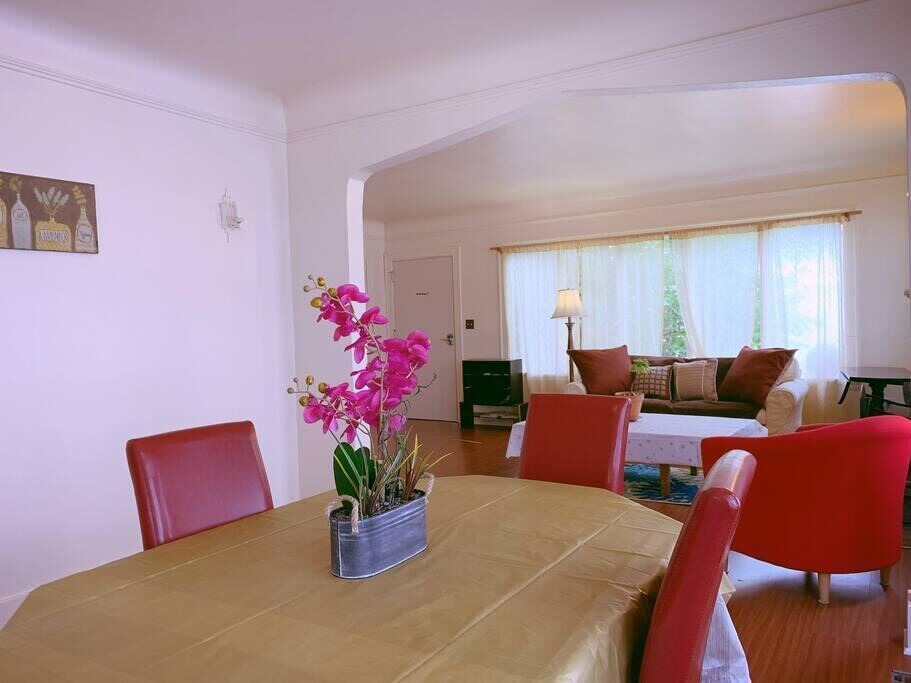 Photo of Livingroom in Eastlake
