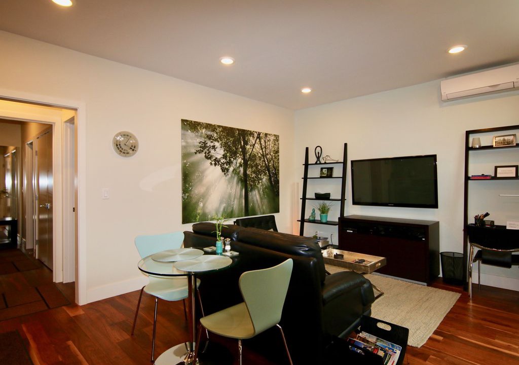 Photo of Livingroom in Eastlake