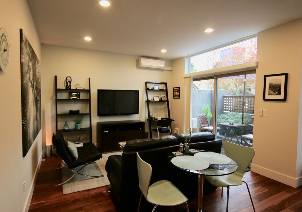 Photo of Livingroom in Eastlake