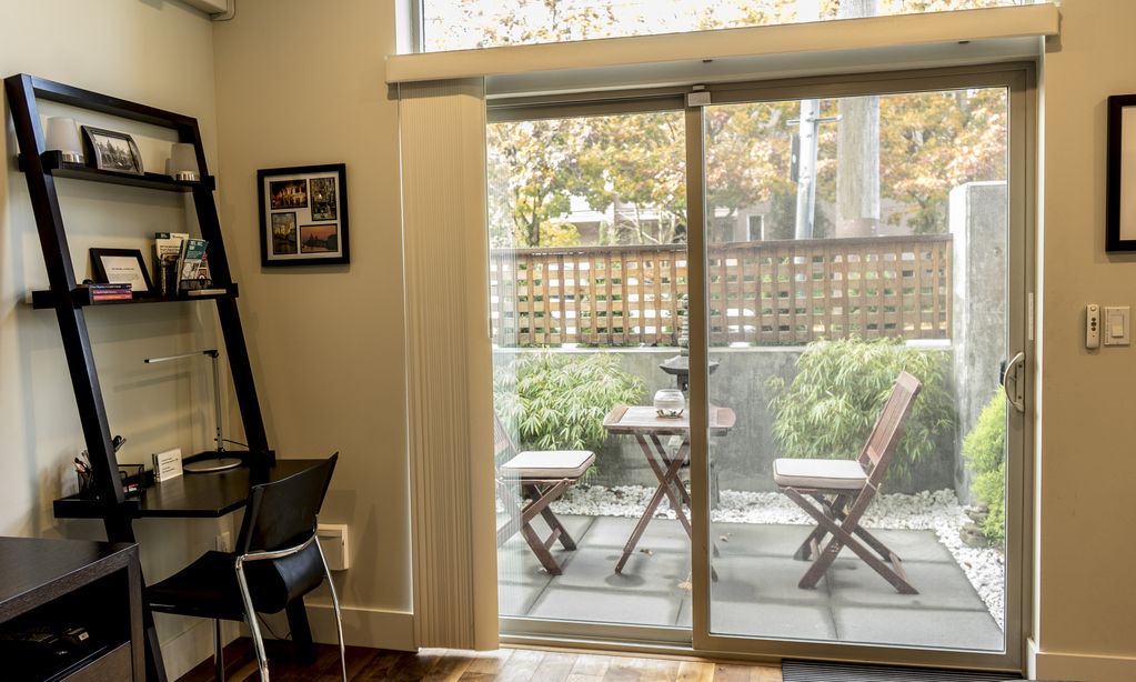 Photo of Livingroom in Eastlake