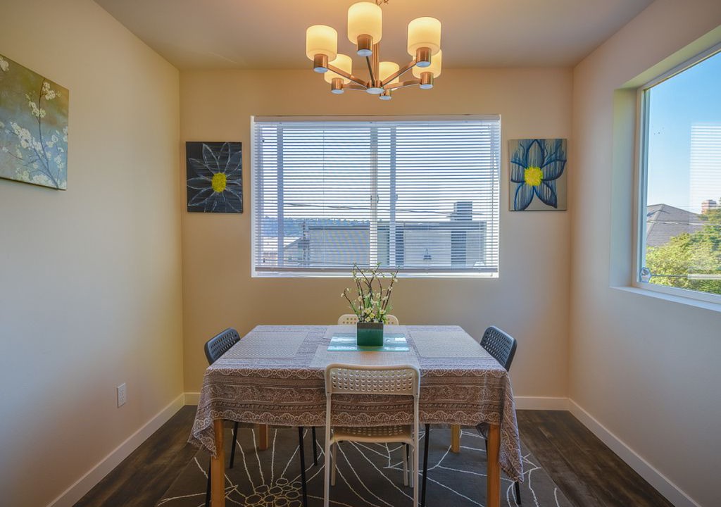 Photo of Livingroom in Eastlake