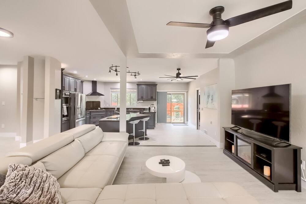 Photo of Livingroom in Bel Aire