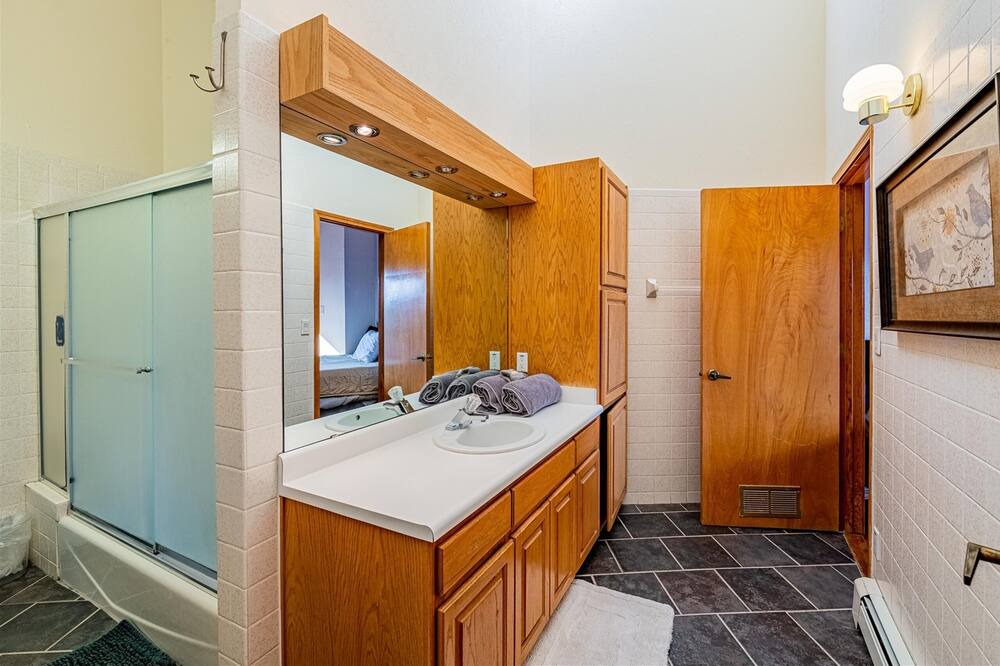 Photo of Bathroom in Cedar Crest