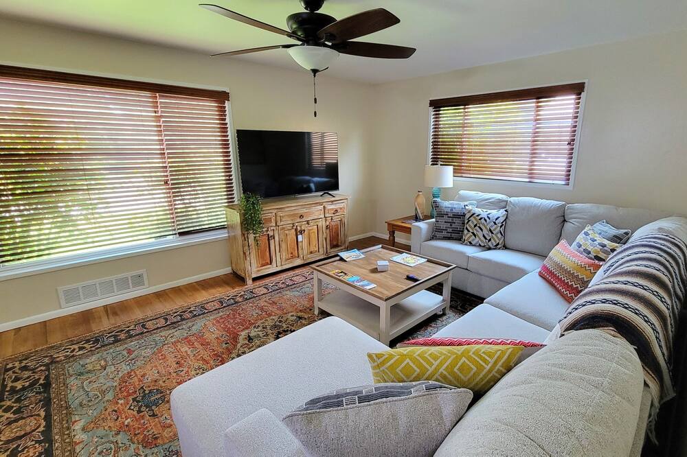 Photo of Livingroom in Nob Hill