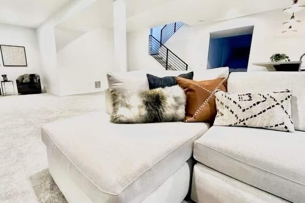 Photo of Livingroom in Aurora