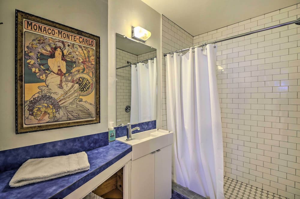 Photo of Bathroom in Lakeridge
