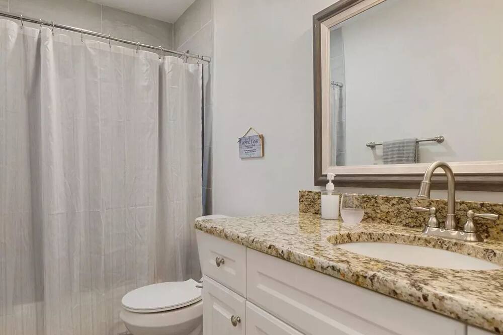Photo of Bathroom in Farmers Branch