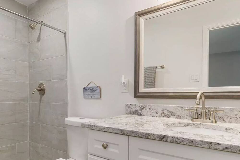 Photo of Bathroom in Farmers Branch
