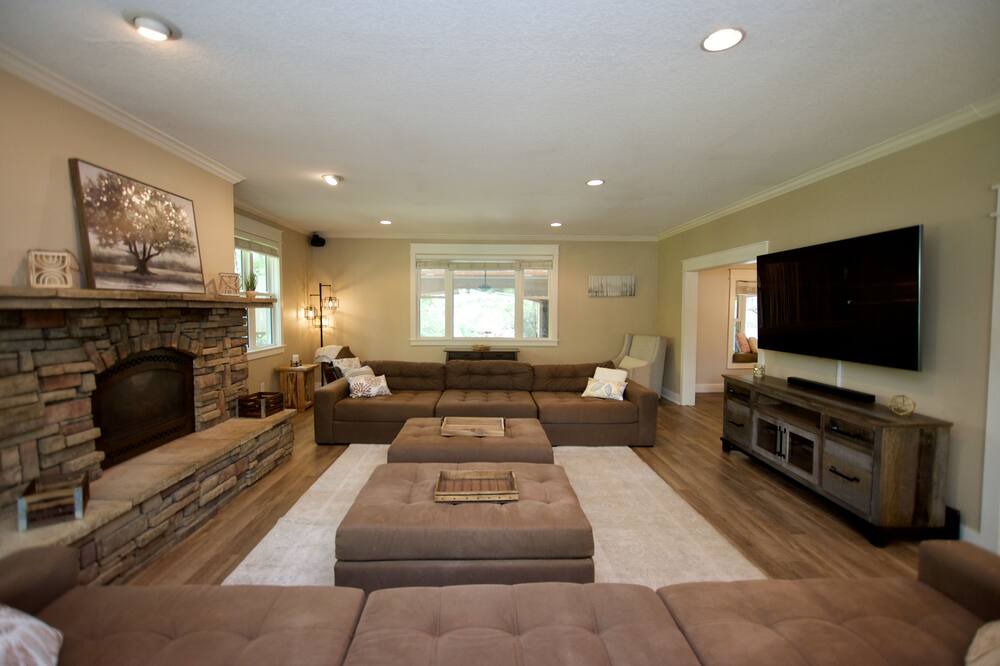 Photo of Livingroom in Greater South Side