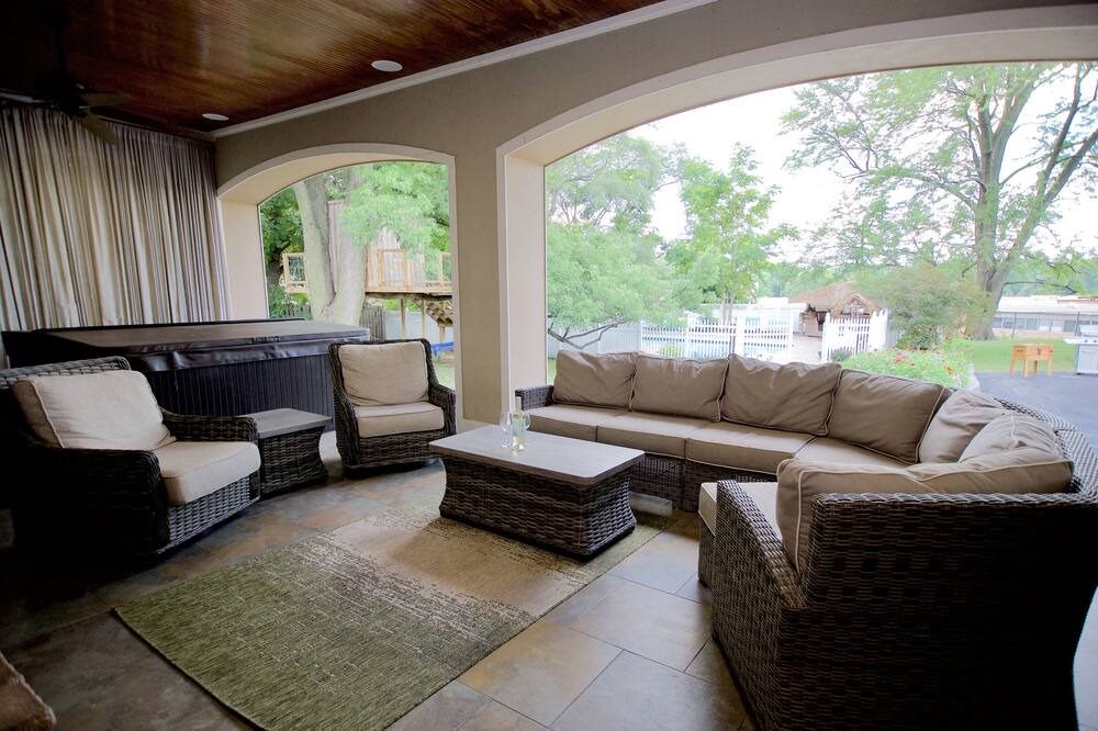 Photo of Livingroom in Greater South Side