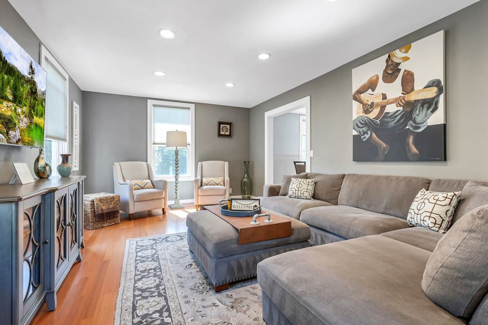 Photo of Bedroom in Mid-Beacon Hill