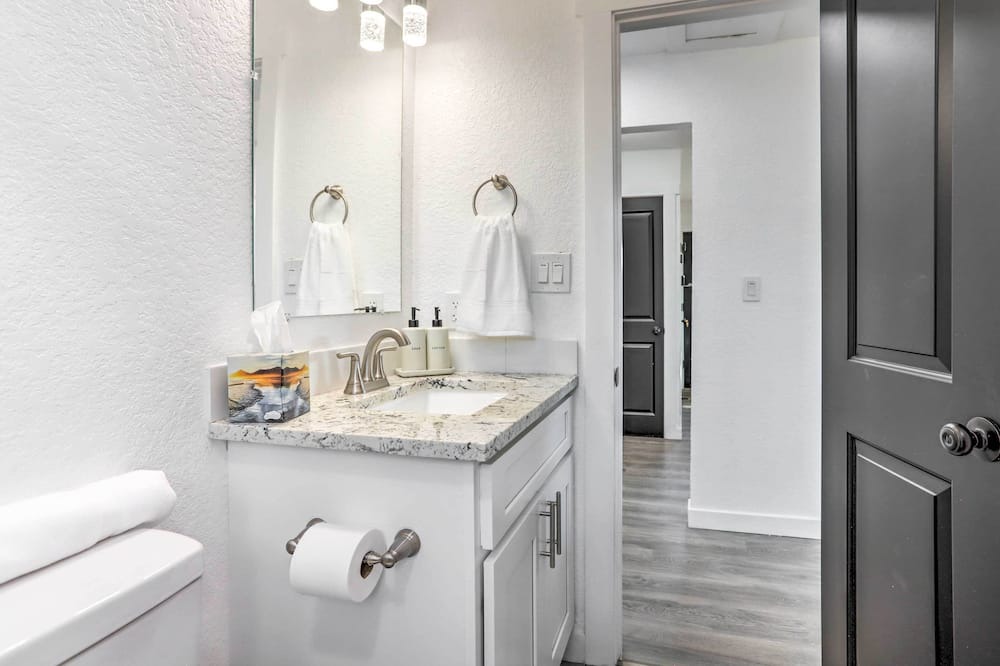 Photo of Bathroom in Dupont