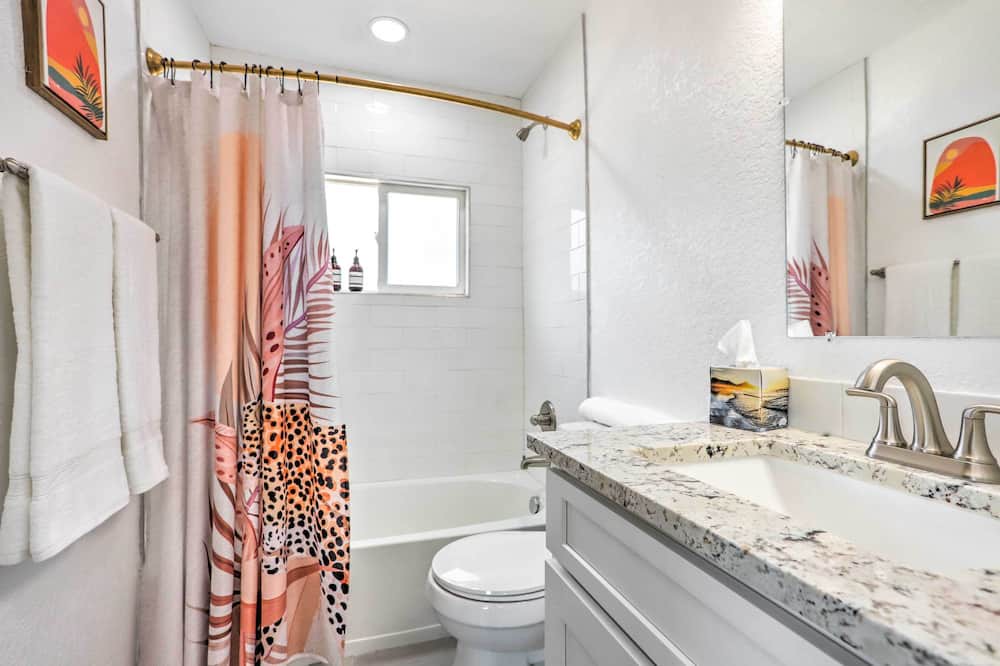 Photo of Bathroom in Dupont