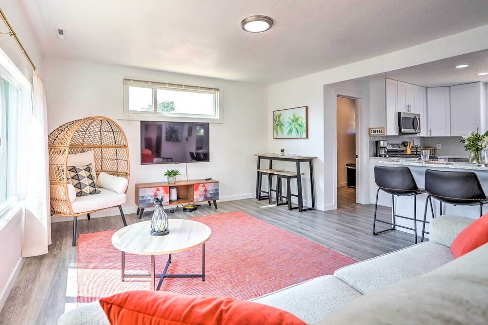 Photo of Livingroom in Dupont