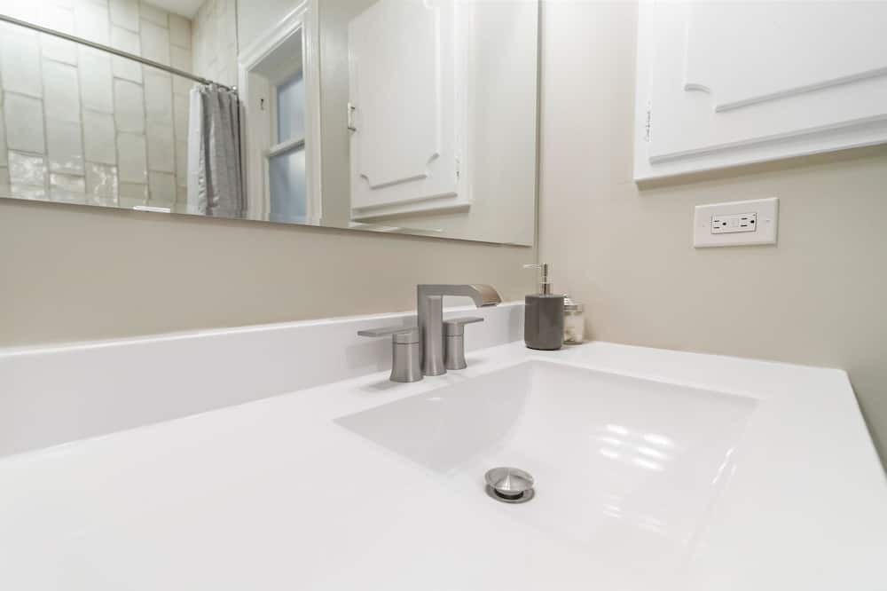 Photo of Bathroom in Hillsboro