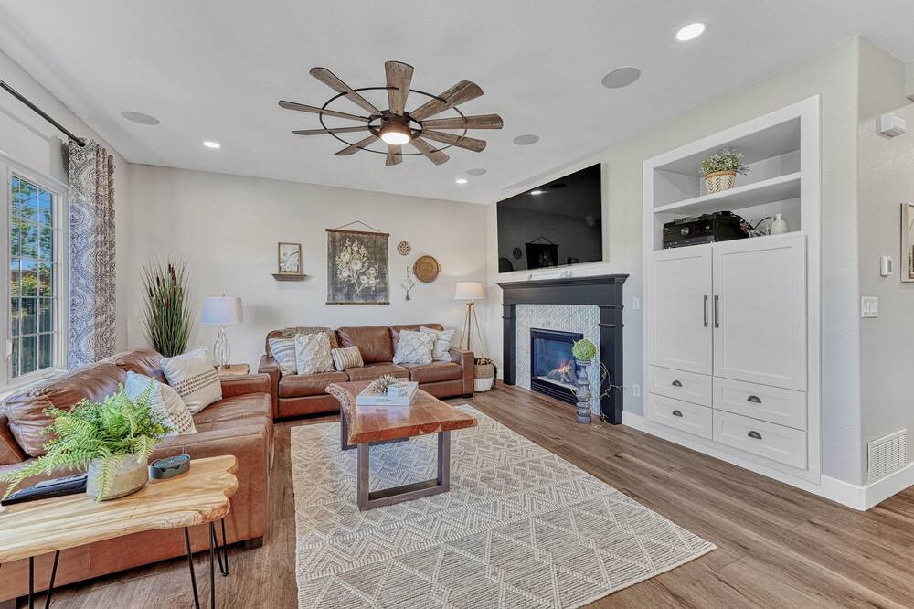 Photo of Livingroom in Parker