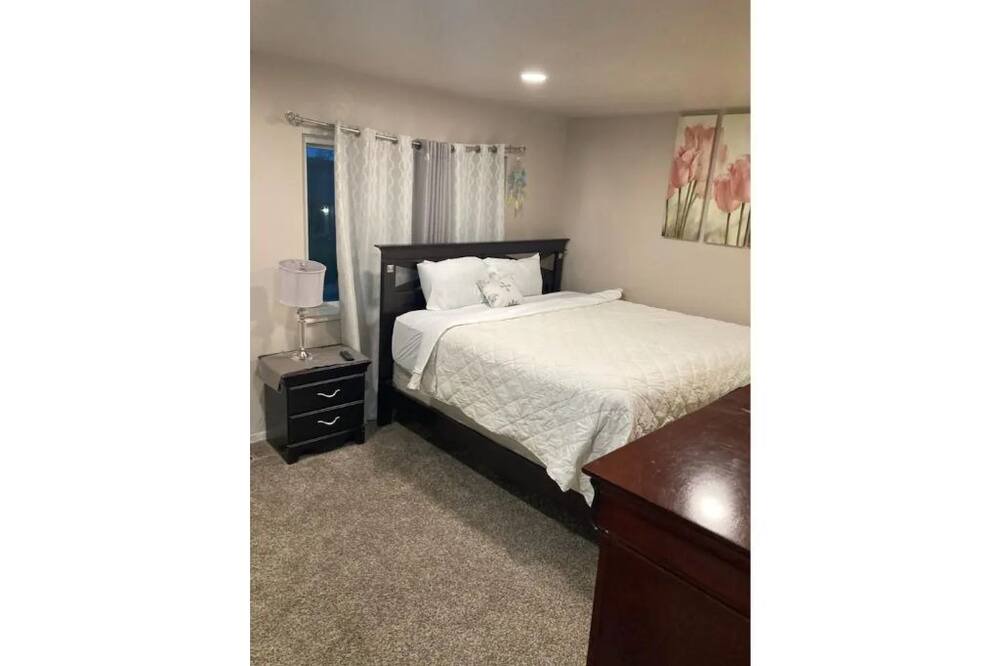 Photo of Bedroom in Aurora