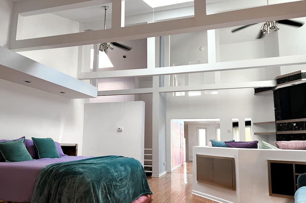 Photo of Bedroom in West Plaza